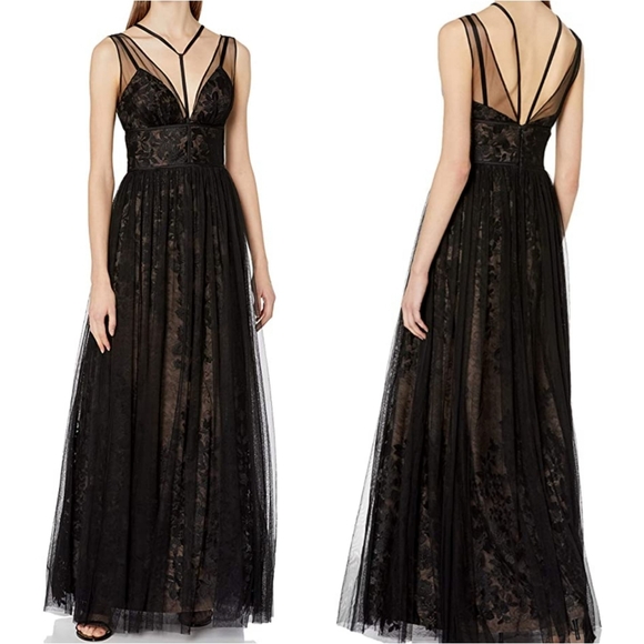 Vera Wang Dresses & Skirts - Vera Wang Sleeveless Vneck Lace Gown with
